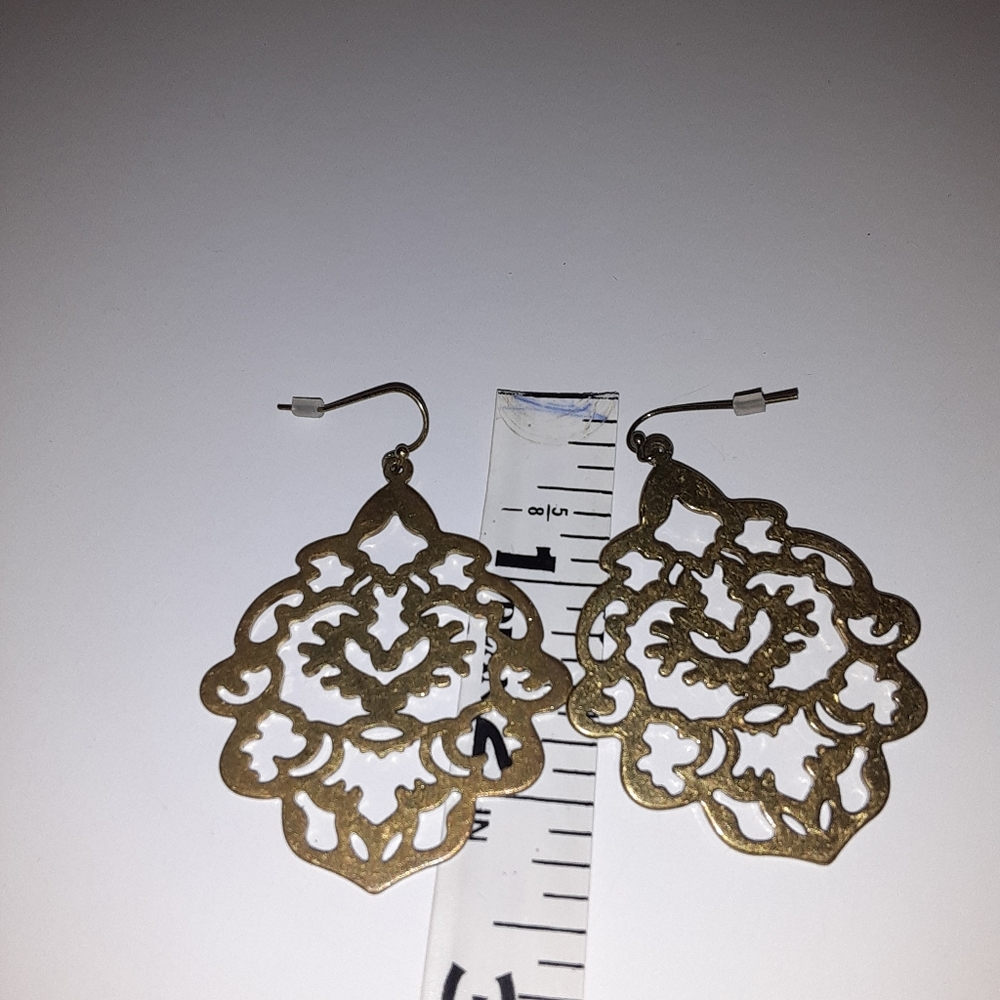 Avon Antique Goldtone Proud Heritage Filigree Earrings and Necklace - Picture 4 of 8